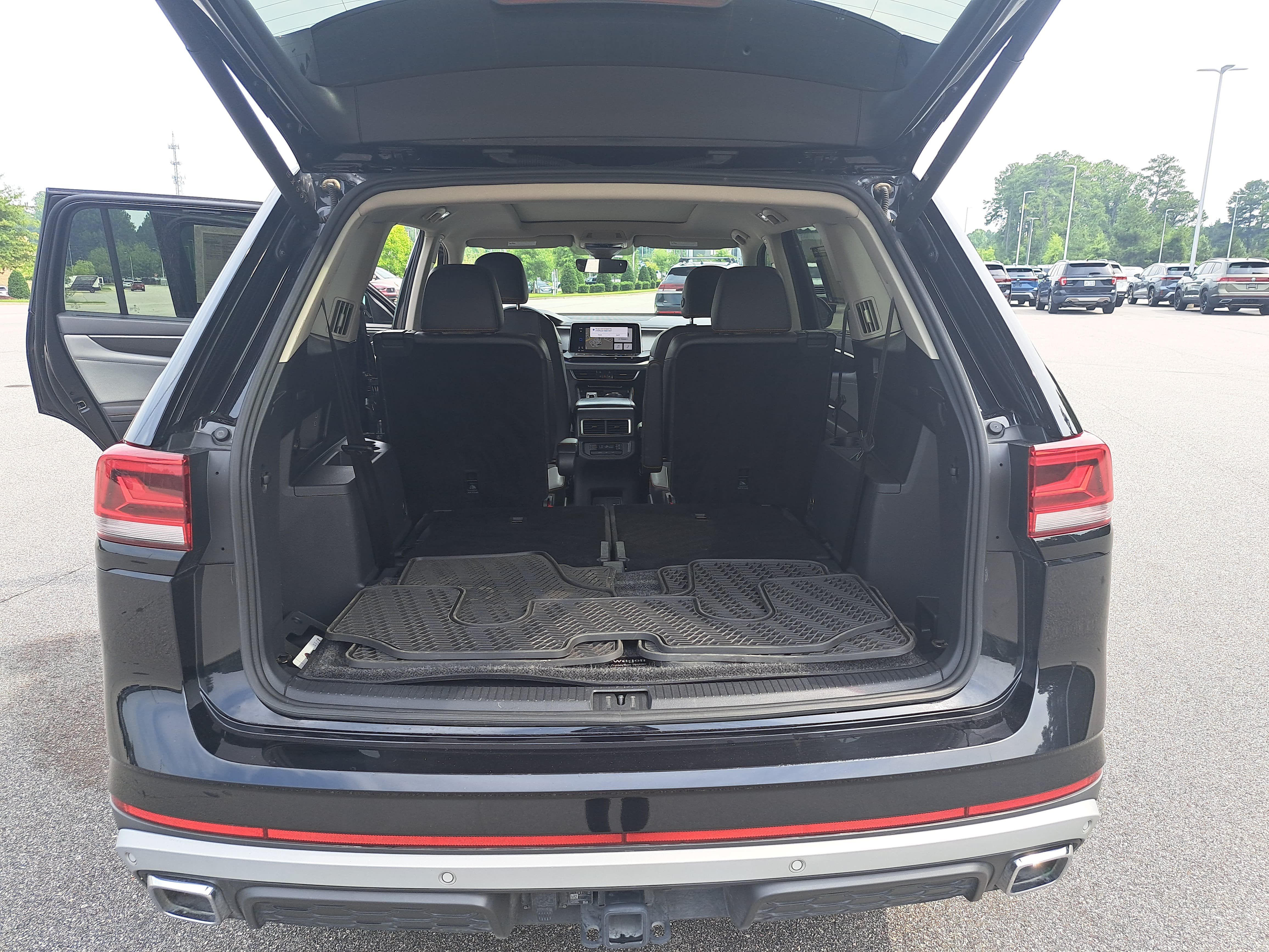 Used 2024 Volkswagen Atlas Peak Edition SEL AWD/4WD image 13