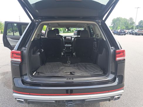 Used 2024 Volkswagen Atlas Peak Edition SEL AWD/4WD image 13
