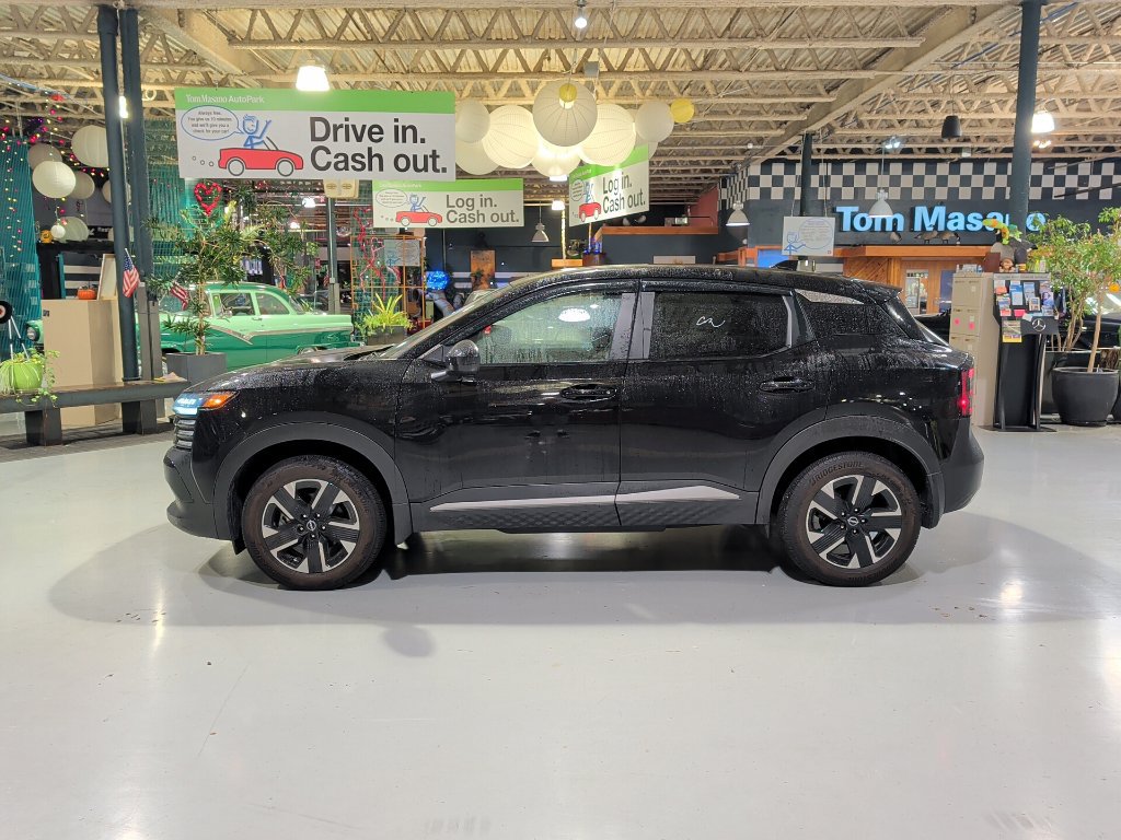 Used 2025 Nissan Kicks SV AWD/4WD image 12