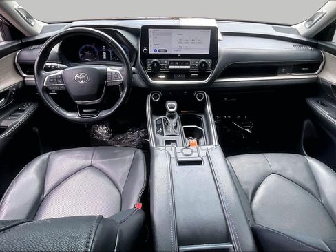 Certified 2024 Toyota Grand Highlander FWD image 16
