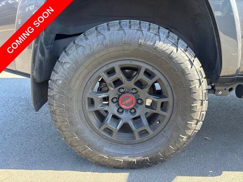 Used 2023 Toyota 4Runner TRD Off-Road Premium w/ Off Road Premium Plus Package AWD/4WD image 4