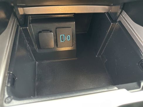 Used 2020 Ford Explorer Limited image 29