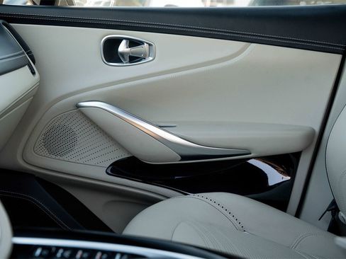 Used 2022 Aston Martin DBX image 15