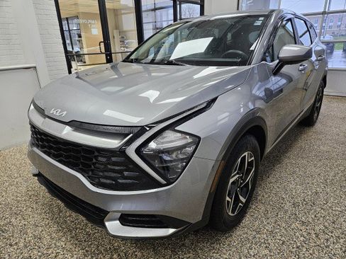 Used 2023 Kia Sportage LX image 5