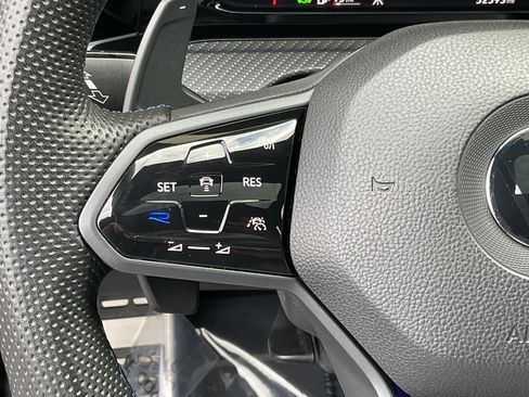 Used 2022 Volkswagen Golf R AWD/4WD image 34