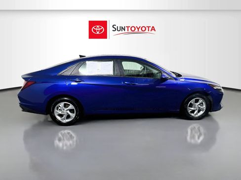 Used 2023 Hyundai Elantra SE w/ Cargo Package FWD image 2