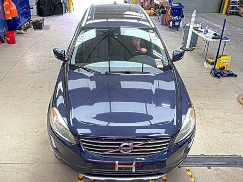 Used 2015 Volvo XC60 T5 Premier w/ Proximity Package image 6