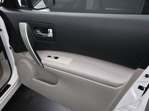 Used 2011 Nissan Rogue S image 40