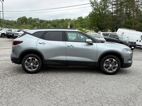 Used 2024 Chevrolet Blazer LT w/ Convenience Package FWD image 3
