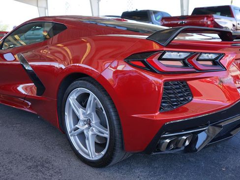 Used 2021 Chevrolet Corvette Stingray Preferred Cpe w/ Z51 Performance Package RWD image 5