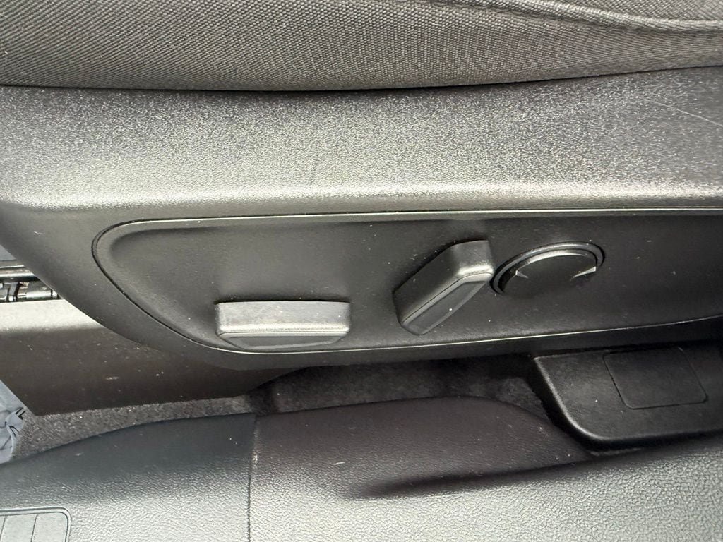Used 2023 Ford Escape Active w/ Tech Pack #1 AWD/4WD image 21
