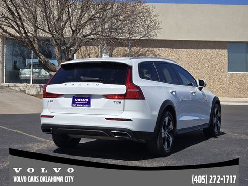 Used 2020 Volvo V60 T5 Cross Country image 5