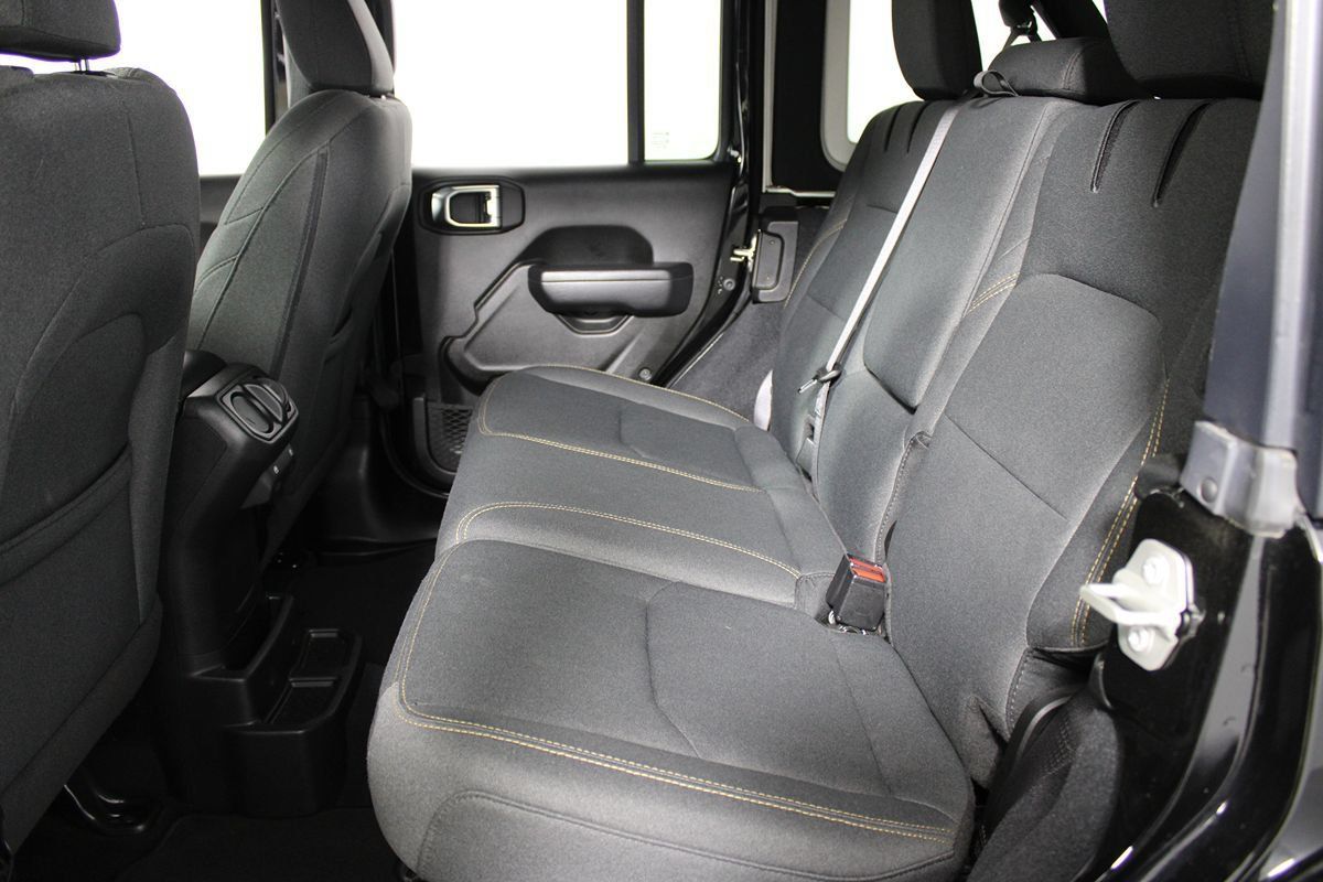 Used 2024 Jeep Wrangler Unlimited w/ Convenience Group AWD/4WD image 20