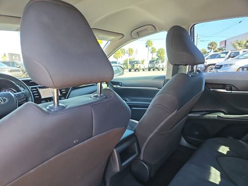 Used 2020 Toyota Camry LE image 11