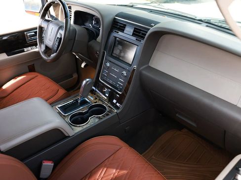 Used 2015 Lincoln Navigator L 2WD image 26