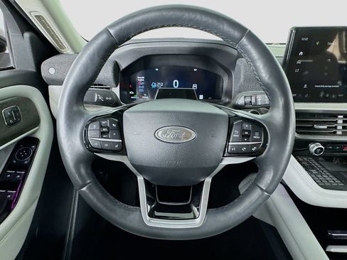 Used 2025 Ford Explorer Platinum w/ Ultimate Package AWD/4WD image 16