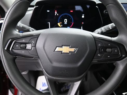 Used 2025 Chevrolet Trax LT FWD image 38