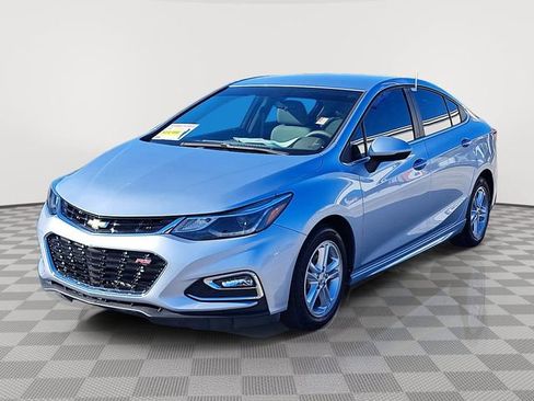 Used 2017 Chevrolet Cruze LT w/ Convenience Package image 3
