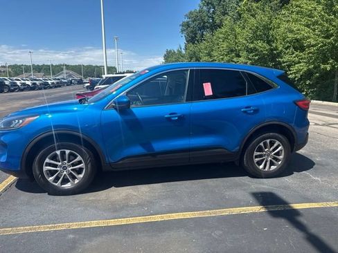 Used 2021 Ford Escape SE w/ Convenience Package AWD/4WD image 2