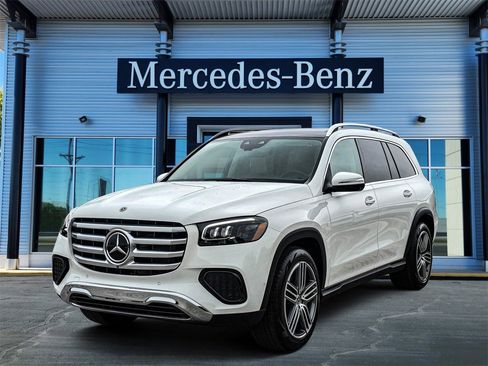 New 2026 Mercedes-Benz GLS 450 4MATIC image 3