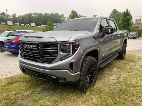 Used 2024 GMC Sierra 1500 AT4 w/ Technology Package AWD/4WD image 4
