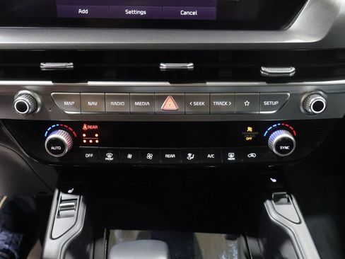 Used 2025 Kia Telluride S AWD/4WD image 33