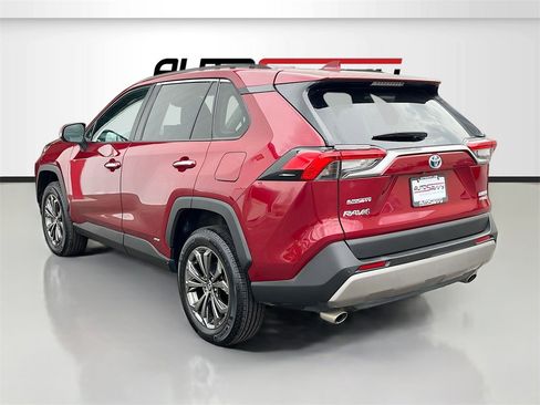 Used 2022 Toyota RAV4 Limited image 5