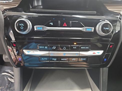Used 2024 Ford Explorer Limited image 22