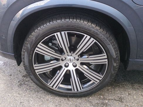 Used 2025 Volvo XC90 T8 Ultra w/ Protection Package Premier image 11