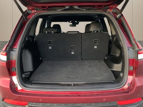 Used 2024 Jeep Grand Cherokee Altitude image 14