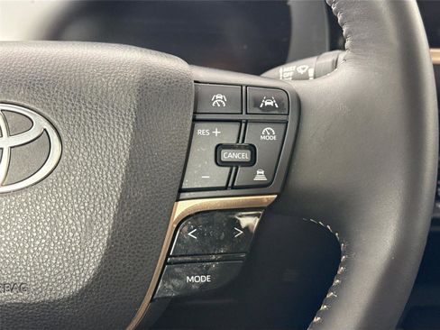Certified 2025 Toyota Crown AWD/4WD image 18