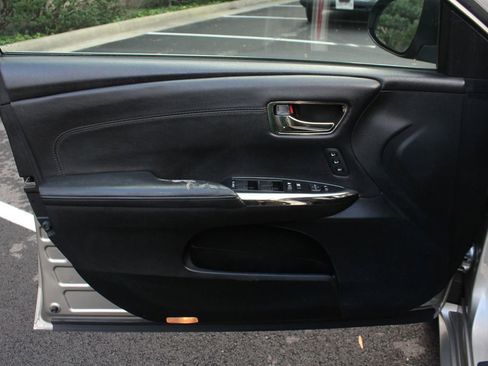 Used 2013 Toyota Avalon XLE Touring FWD image 17