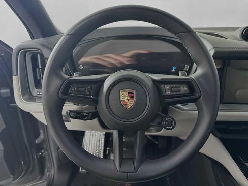 Used 2025 Porsche Cayenne image 14