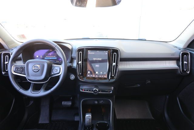 Used 2025 Volvo XC40 B5 Core w/ Climate Package AWD/4WD image 10