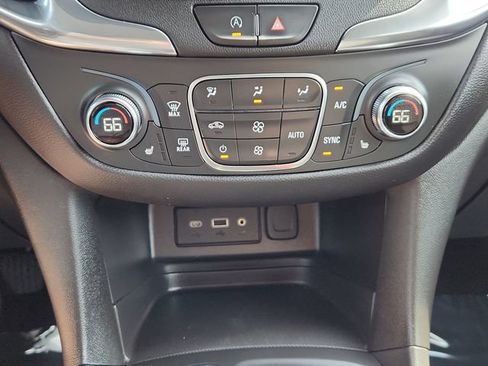 Used 2022 Chevrolet Equinox LT FWD image 43
