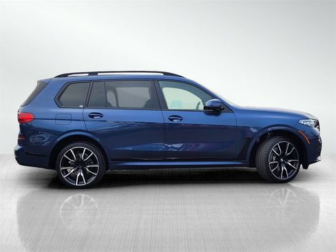 Used 2022 BMW X7 xDrive40i w/ M Sport Package image 3