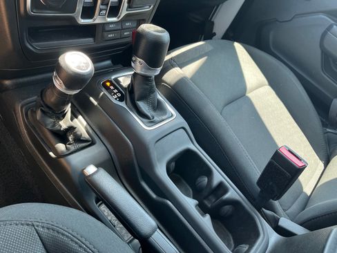 Used 2023 Jeep Wrangler Unlimited AWD/4WD image 16
