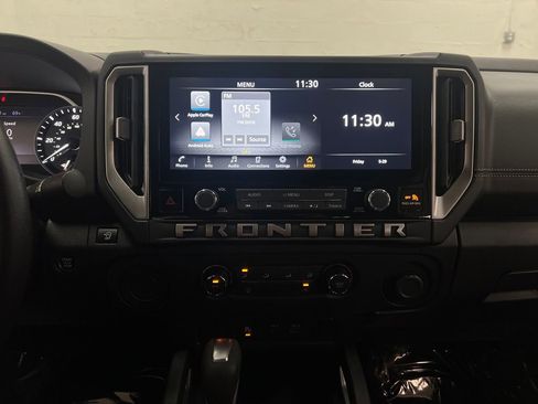 Used 2025 Nissan Frontier SV w/ Tow Package RWD image 19