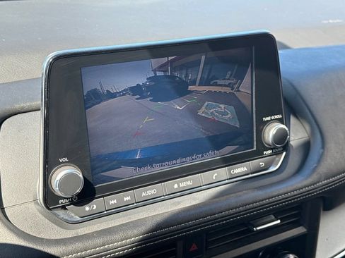 Used 2025 Nissan Rogue SV FWD image 42