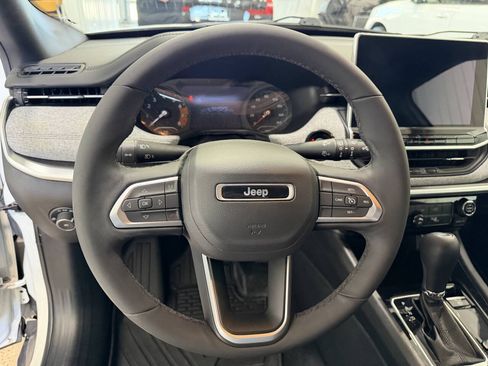 Used 2024 Jeep Compass Latitude AWD/4WD image 29