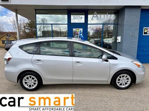 Used 2014 Toyota Prius V Three image 1