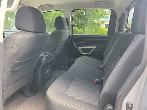 Used 2019 Nissan Titan SV w/ SV Convenience Package RWD image 23
