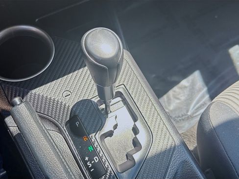 Used 2015 Toyota RAV4 LE FWD image 15