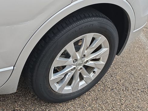 Used 2017 Buick Envision Essence image 10