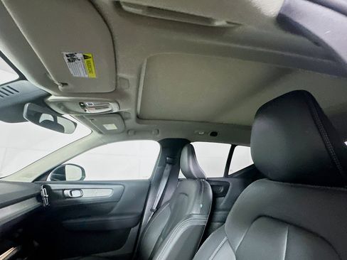 Used 2025 Volvo XC40 B5 Core image 26