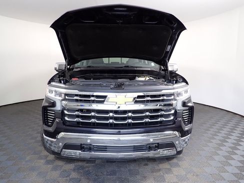 Used 2022 Chevrolet Silverado 1500 LTZ w/ LTZ Premium Package AWD/4WD image 13