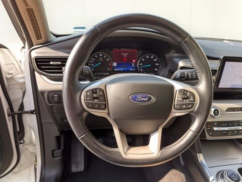 Used 2021 Ford Explorer XLT w/ Equipment Group 202A AWD/4WD image 10