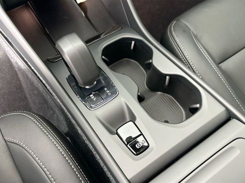 New 2025 Volvo XC40 B5 Core w/ Protection Package Premier image 9