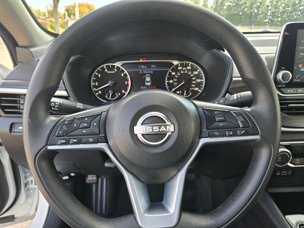 Used 2025 Nissan Altima 2.5 SV FWD image 25