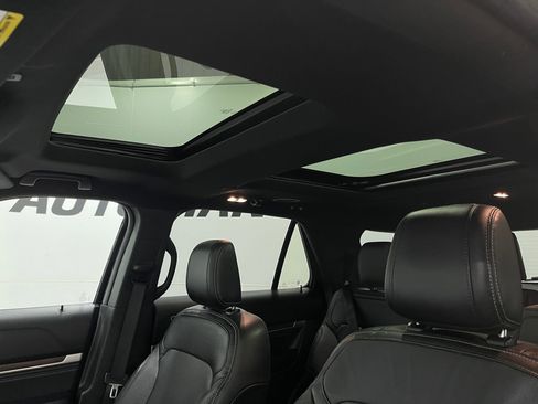 Used 2018 Ford Explorer Limited w/ Equipment Group 301A image 12